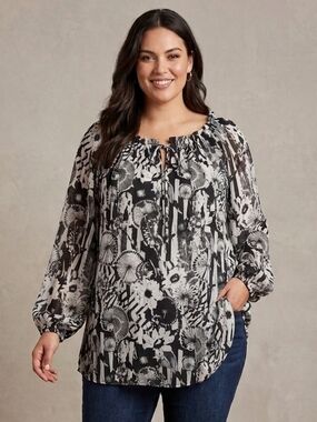 Love & Legend Black and White Oversized flowy Top, plus Size 18